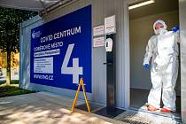 Fakultní nemocnice Ostrava otevřela 12. srpna 2020 nové covid centrum k odběru vzorků pro testování na nový typ koronaviru.