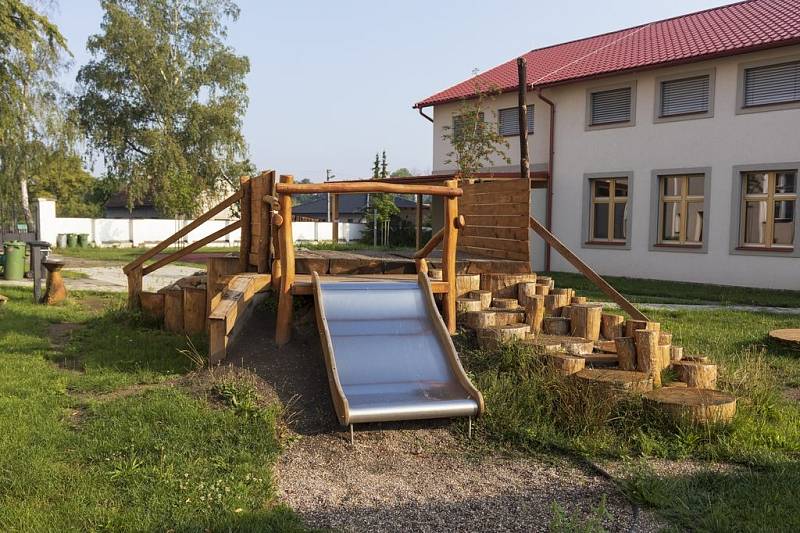Vesnická škola v Malém Újezdu je moderně vybavena a také moderně vyučuje