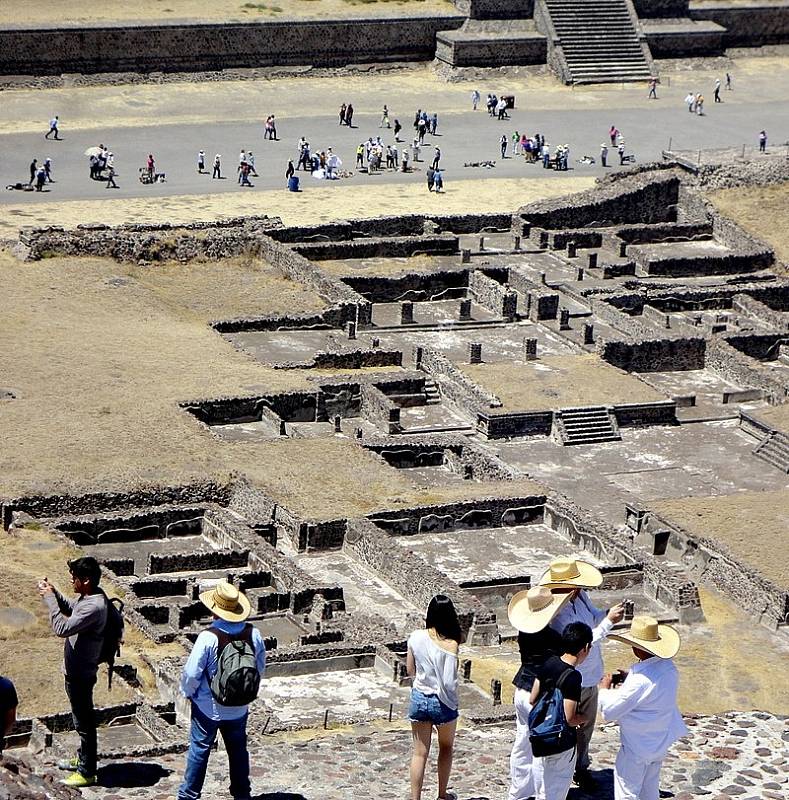 Starodávné město Teotihuacán v dnešním Mexiku láká množství turistů. Podle Světového památkového fondu však ruku v ruce s turismem nejsou v ruce dostatečné příjmy na adekvátní péči o místo. Teotihuacán je proto na seznamu ohrožených památek.