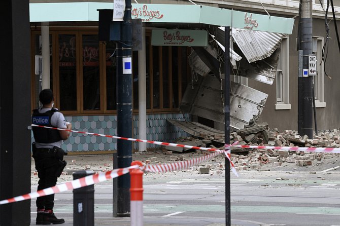 Australský stát Viktorie zasáhlo silné zemětřesení. Na snímku poničená budova v Melbourne