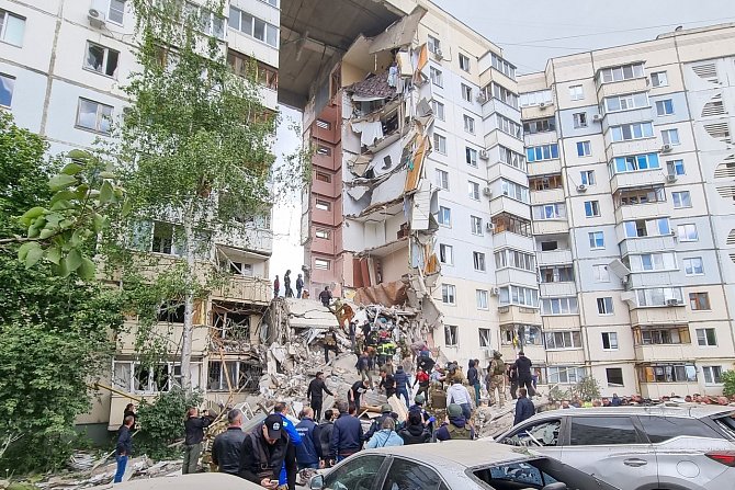 V ruském Belgorodu se částečně zhroutila obytná budova