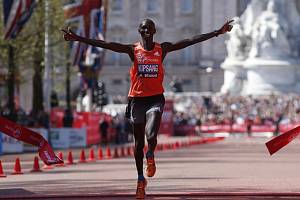 Světový rekordman Wilson Kipsang zvítězil v londýnském maratonu v roce 2014 nejlepším časem v historii závodu 2:04:29 hodiny.