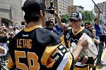 Hokejisté Pittsburghu slavili zisk Stanley Cupu tradičně v ulicích města.