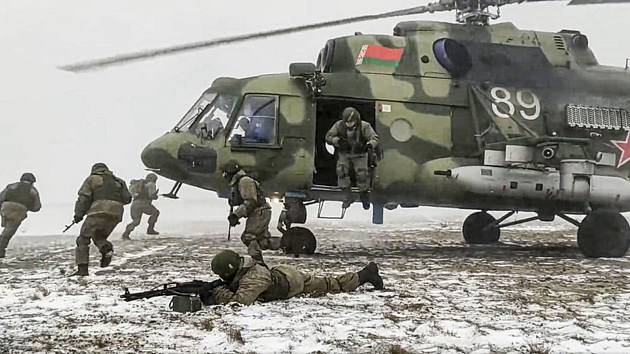 Cvičení běloruské a ruské armády v Bělorusku, 4. února 2022.