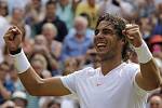 Rafael Nadal se raduje z vítězství nad Tomášem Berdychem ve finále Wimbledonu.