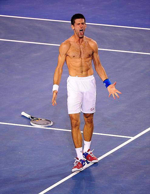 Novak Djokovič slaví triumf na Australian Open.