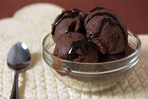 Čokoládová zmrzlina patří jednoznačně k nejoblíbenějším