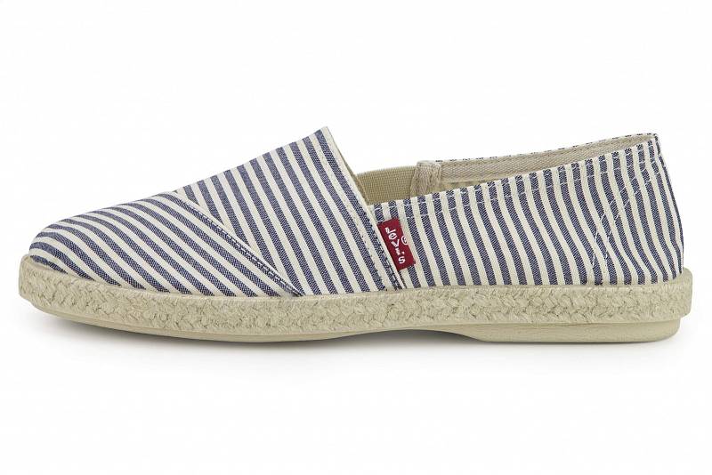 Levi’s, 949 Kč - Espadrilky jsou ideální letní obuví na delší procházky