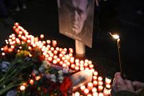 Demonstrace k uctění památky ruského opozičního politika Alexeje Navalného, který zemřel ve vězeňském táboře, byla svolána 16. února 2024 na Náměstí Borise Němcova v Praze, kde sídlí velvyslanectví Ruské federace.