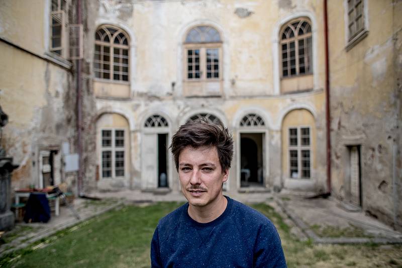 Matěj Stropnický na jeho zámku v Osečanech 9. července.