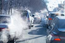 Zakázat spalovací motory a postupně vozový park zaplnit elektromobily je podle nově vzniklé Asociace řidičů osobních vozidel (AŘOV) příliš riskantní krok