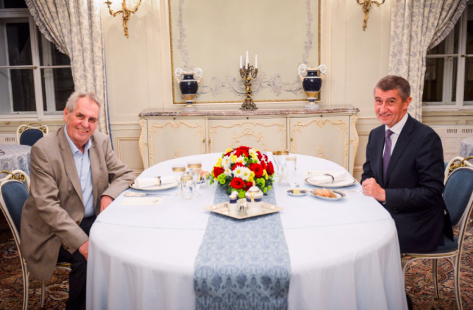 Premiér Andrej Babiš s prezidentem Milošem Zemanem na pravidelné schůzce