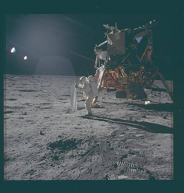 Záběry z mise Apolla 11 na Měsíc v roce 1969