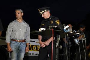 Úmrtí migrantů v Texasu. Na snímku strarosta Ron Nirenberg a policejní náčelník William McManus v San Antonio 27. června 2022