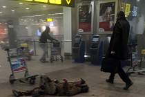 Výbuchy na bruselském letišti zabily ráno několik lidí.