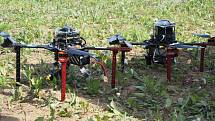 V hlavní roli jsou tyto drony. Výzkumníci z ČVUT je naprogramovali a vybavili tak, aby sami dokázali kontrolovat stav elektrického vedení.