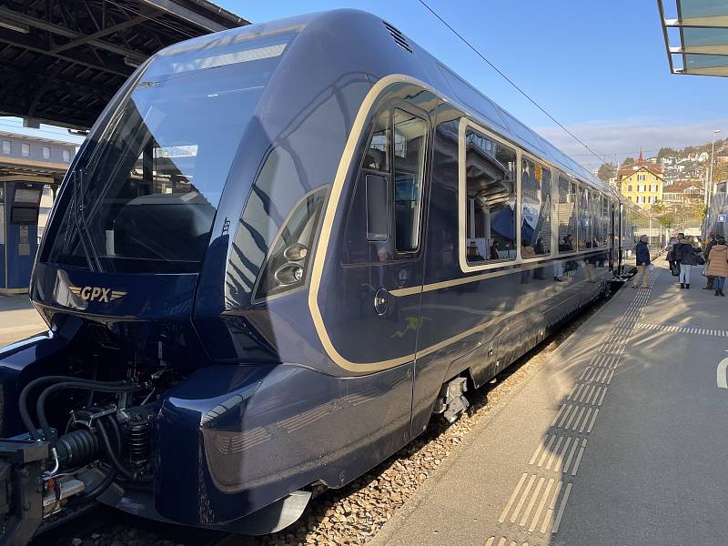 Vyhřívané sedačky, změna rozchodu za jízdy. Švýcaři představili nový luxusní vlak.