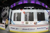 Pohled na tabuli draftu NHL.