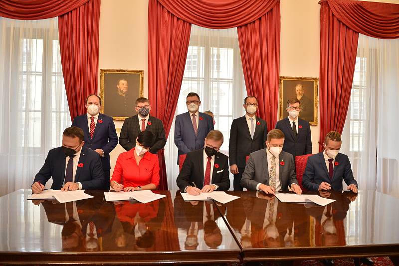 Podpis koaliční smlouvy mezi koalicemi Spolu a PirSTAN