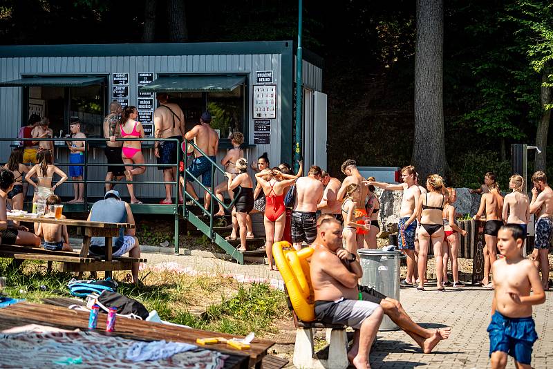 Sezónní koupaliště Sareza v Ostravě-Porubě je největším koupalištěm ve střední Evropě.