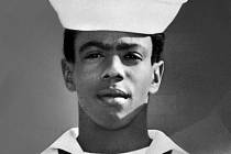 Vrah Mark James Robert Essex v době, kdy sloužil v americkém námořnictvu, pravděpodobně jde o snímek z doby před rokem 1970