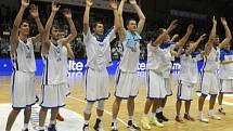 Basketbalisté Česka slaví postup na mistrovství Evropy.