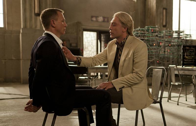 Javier Bardem a Daniel Craig v přelomové Bondovce Skyfall.
