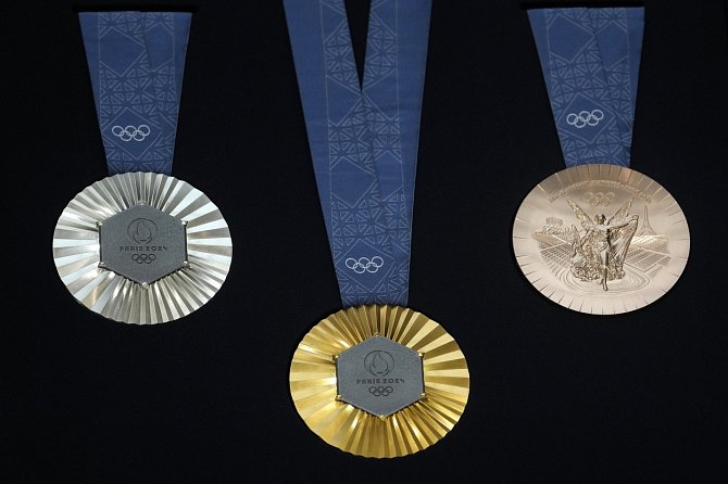 Organizátoři zveřejnili podobu olympijských a paralympijských medailí.