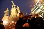 Na různých místech v Praze si lidé 18. prosince připomínali první výročí úmrtí Václava Havla.