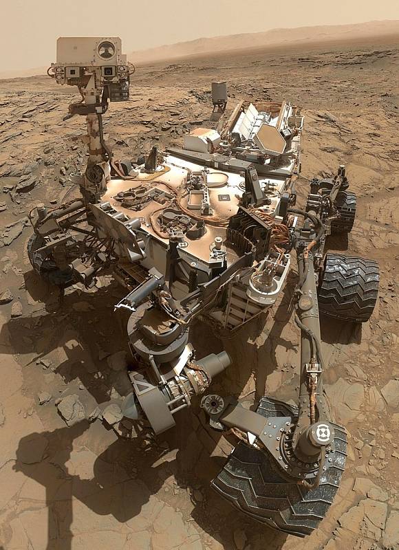 Jedna ze selfie, kterou vozítko Curiosity vyfotilo při své misi na Marsu.