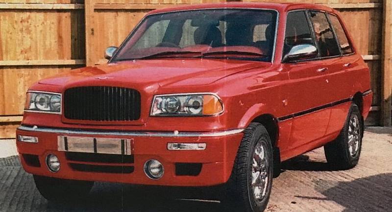 Bentayga rozhodně nebylo první SUV značky Bentley, přestože automobilka tuto informaci komunikuje jako pravdivou. Prvním byl model Dominator, tajný projekt z roku 1996 pro brunejského prince Jefriho Bolkiaha, postavený na základech Range Roveru.