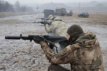 Ruští vojáci trénují střelbu v Doněcku 31. ledna 2023.