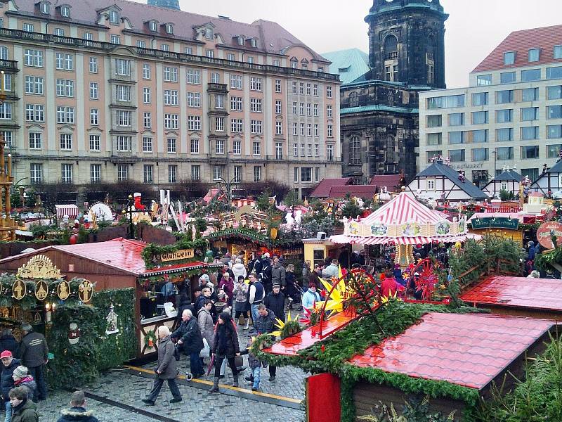 Drážďanský vánoční trh Striezelmarkt je nejstarším adventním trhem v Evropě. Poprvé se konal v patnáctém století.