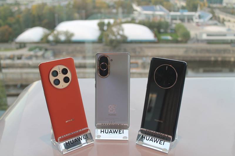 Huawei Nova 10 a Huawei Mate 50 Pro