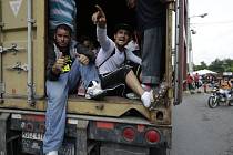 Karavana lidí mířících ze Střední Ameriky směrem do USA
