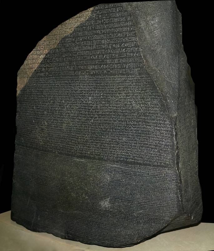 Rosettská deska je k vidění v Britském muzeu v Londýně