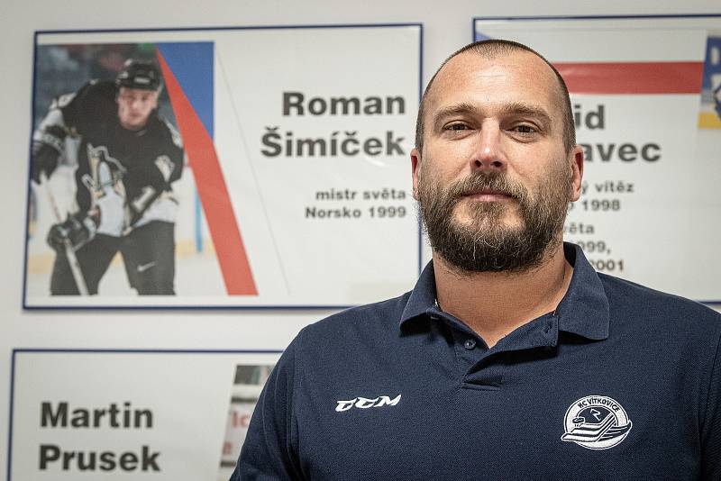 Sportovní ředitel hokejového klubu HC Vítkovice Ridera Roman Šimíček při focení pro Deník, 21. září 2021 v Ostravě.