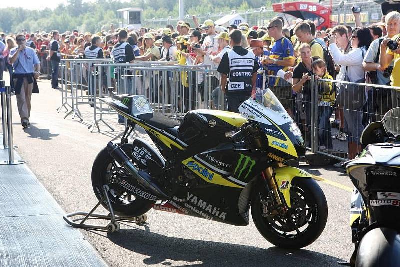 Velká cena České republiky je po roce zpět v Brně. Jedenáctý podnik Mistrovství světa silničních motocyklů přiveze o víkendu na Masarykův okruh světovou jezdeckou elitu, už počtyřicáté v historii. V pátek jsou volné a kvalifikační tréninky.