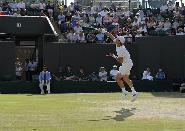 Tomáš Berdych porazil Dominika Thiema z Rakouska a je ve čtvrtfinále Wimbledonu