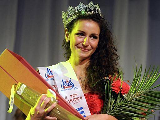 Ilaria Galbuserová z Itálie získala 8. července v Praze ve finále 11. ročníku světové soutěže neslyšících dívek titul Miss Deaf World 2011.