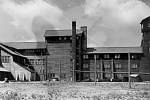 Fotografie důlního závodu Rolava z roku 1946. Část budov úpravny