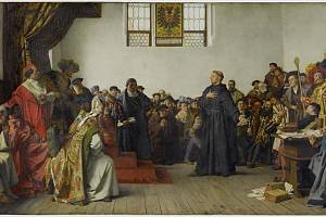 Martin Luther na Wormském sněmu v roce 1521, obraz Antona von Wernera z roku 1877 (zaujme podobnost s Brožíkovým plátnem zachycujícím Jana Husa na koncilu kostnickém). Lutherovy myšlenky zažehly protestantské hnutí