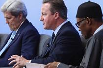 Americký ministr zahraničí John Kerry, britský premiér David Cameron a nigerijský prezident Muhammadu Buhari.