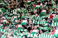 Palestinské vlajky v rukou fanoušků Celtiku při utkání s Ligy mistrů.
