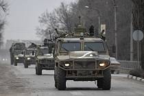 Ruský vojenský konvoj na Krymu na počátku války (27. 2. 2022)