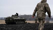 Ukrajinští vojáci se na připravují na možnou ruskou invazi.