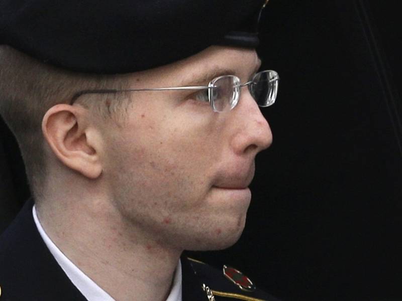 Bradley Manning si odsedí za vyzrazení obrovského množství utajovaných dokumentů serveru WikiLeaks 35 let ve vězení. 