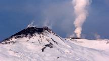 Etna chrlící lávu
