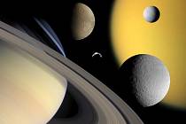 Planeta Saturn s měsíci