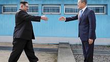 Kim Čong-un a Mun Če-in na dubnovém summitu Jižní a Severní Koreje